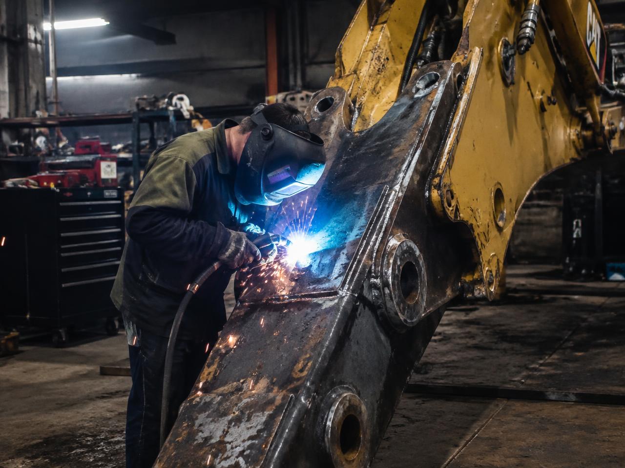 Welding repair on an excavator boom